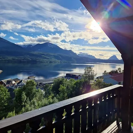 Koselig Overnattingssted Med Fjordutsikt 民宿